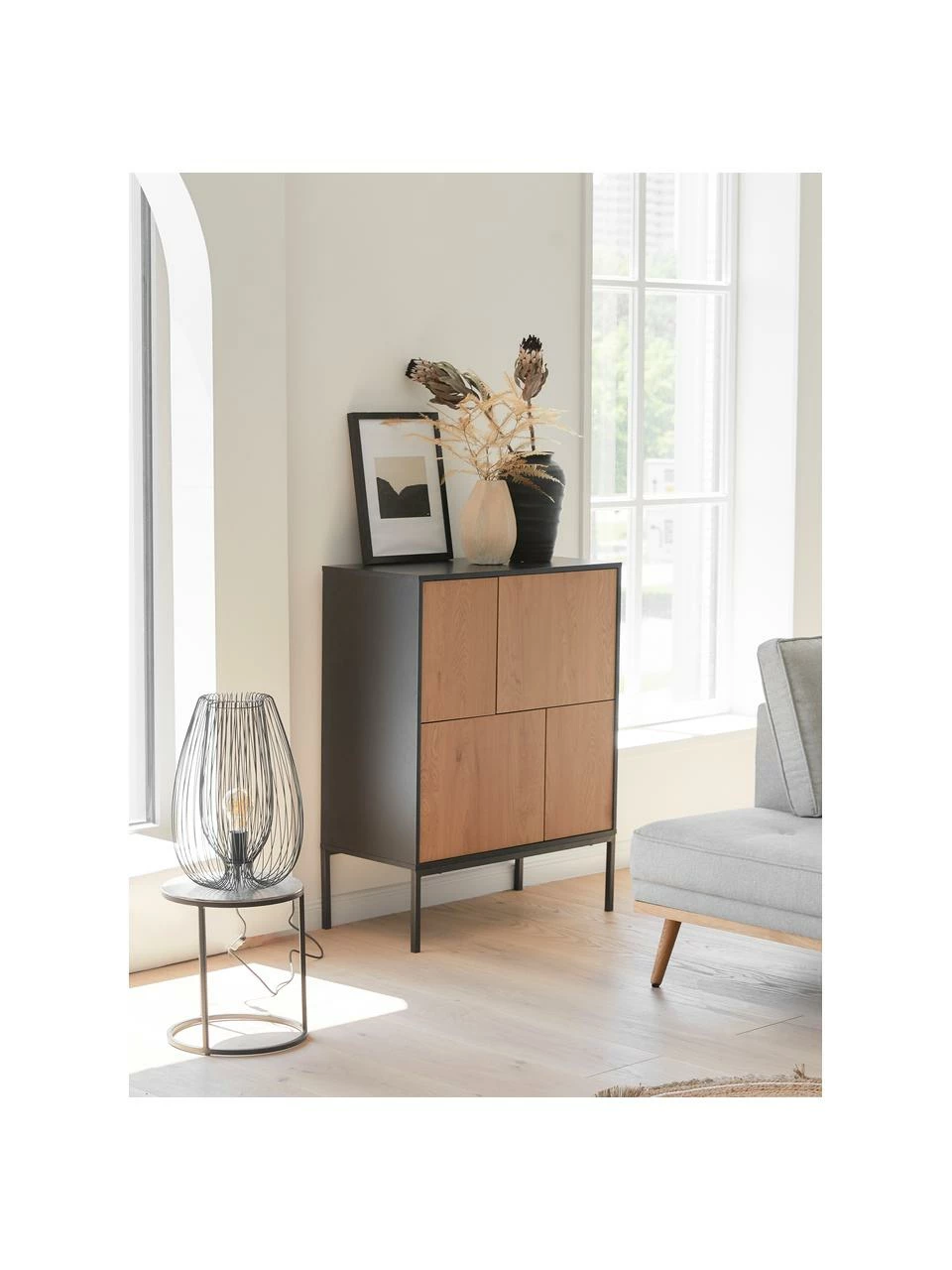 Commode avec portes en bois et métal Seaford, larg. 80 x haut. 103 cm 4 Commode avec portes en bois et métal Seaford, larg. 80 x haut. 103 cm – Image 2