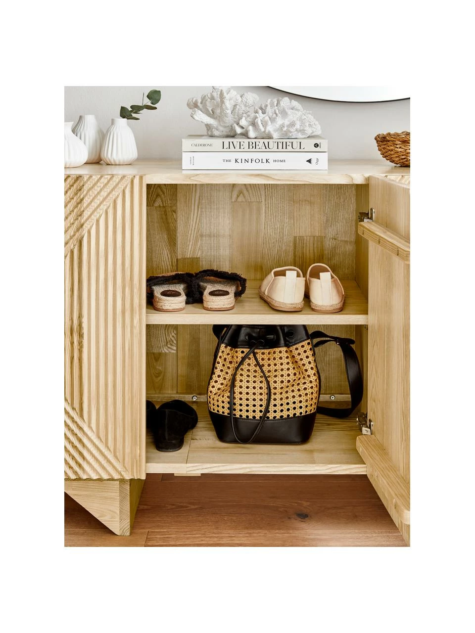 Westwing Collection Enfilade bois massif avec portes Louis, larg. 177 x haut. 75 cm 5 Westwing Collection Enfilade bois massif avec portes Louis, larg. 177 x haut. 75 cm – Image 3